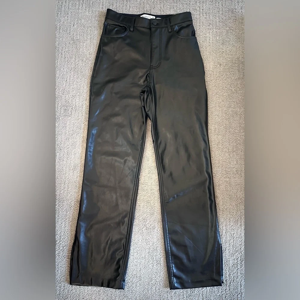 Abercrombie & Fitch 90s Straight Ultra High Rise Vegan Leather Pants SZ 28 NWT